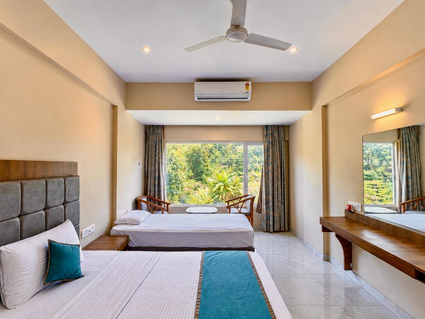 Deluxe Garden Facing Room