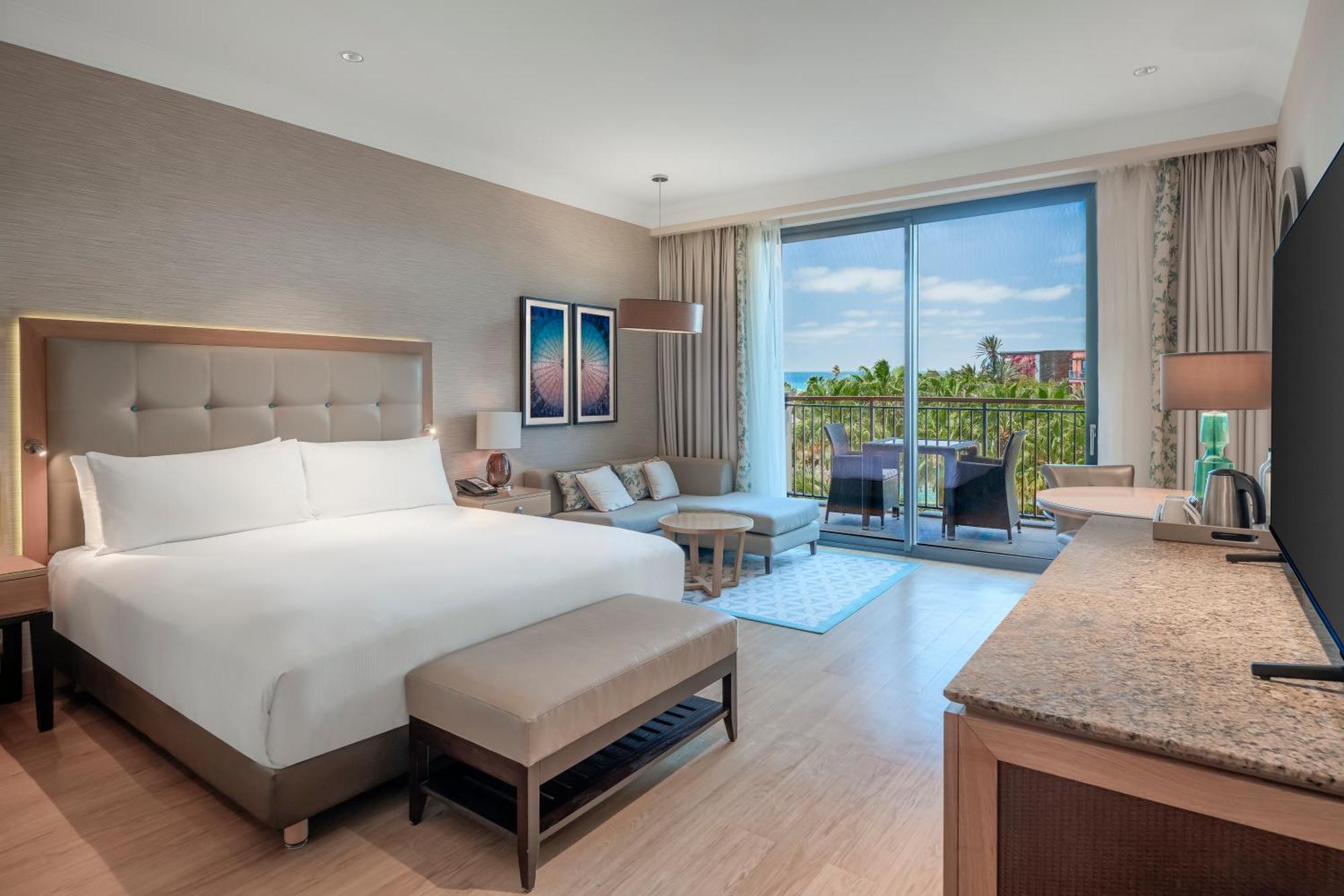 Deluxe King Room with Partial Ocean View