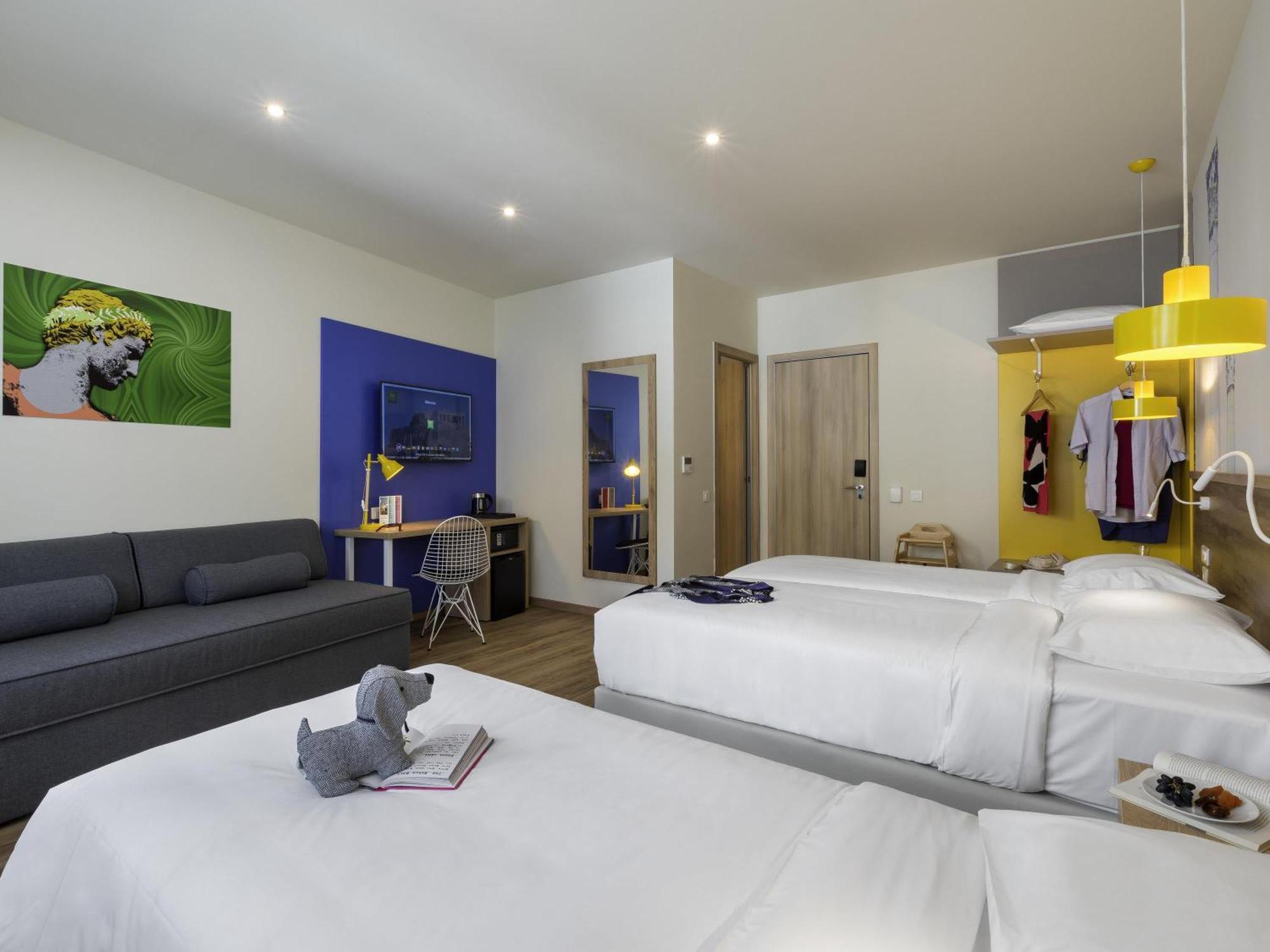 Premium Friends and Family Room