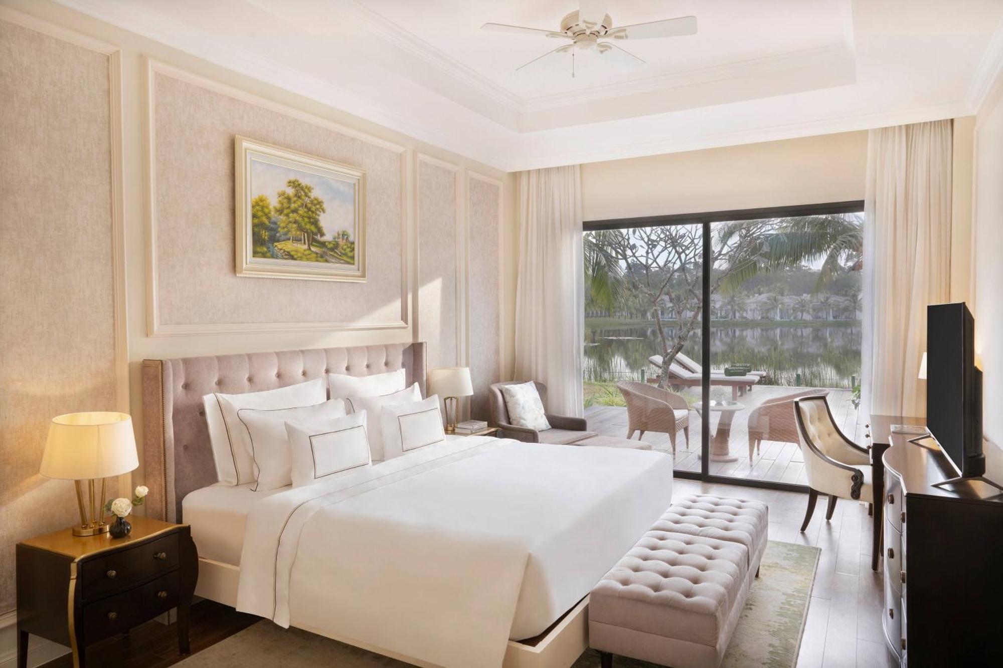 The Level Three-Bedroom Villa with Lake View and Private Pool