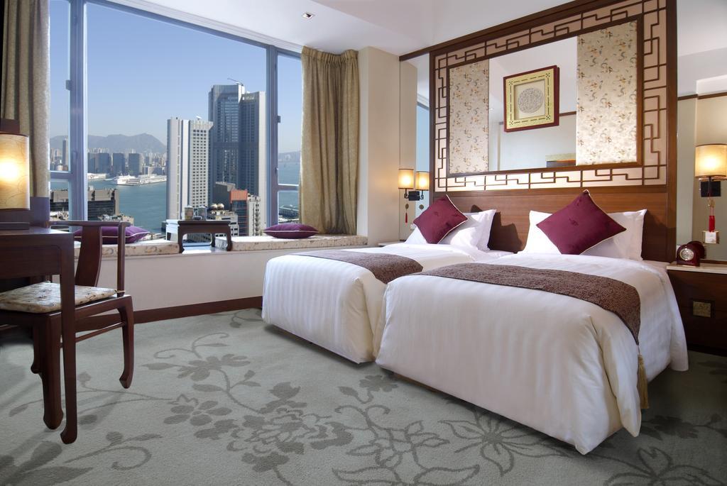 Friends and Family - Connecting Harbor View Room