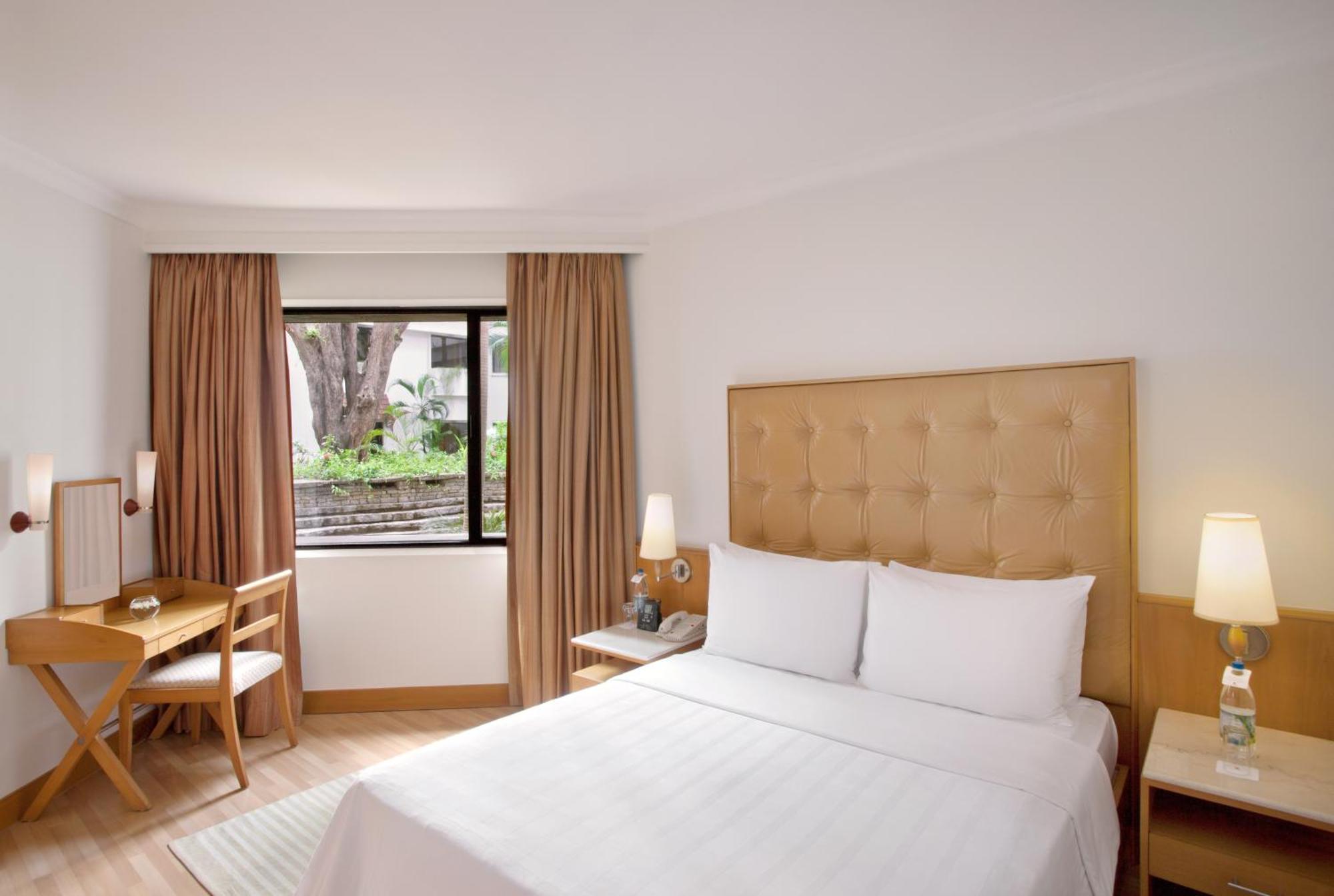 Trident Club Room King Bed
