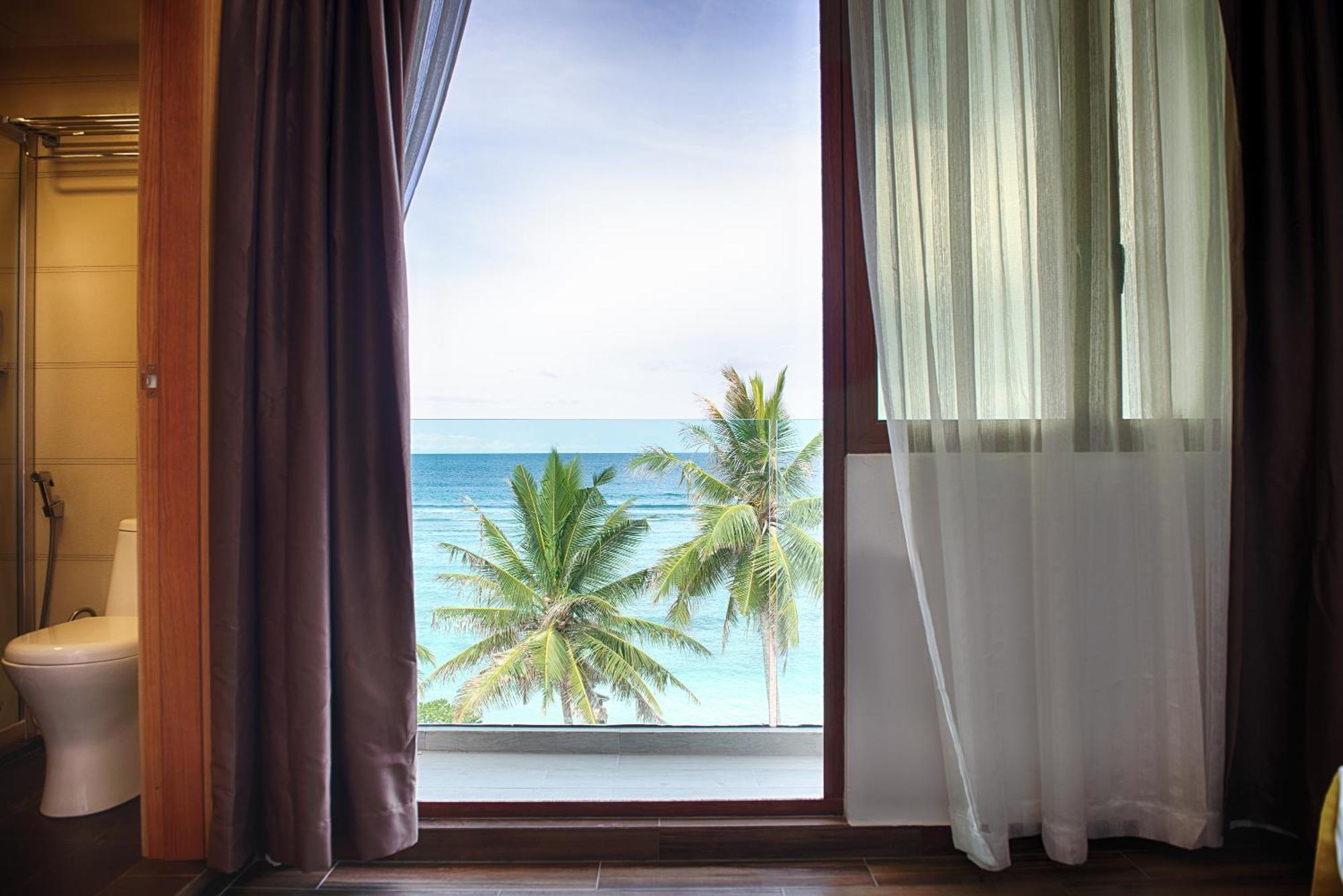 Deluxe Double Room with Sea View (Free Return Airport Transfer and 10% off on Food & Beverage)