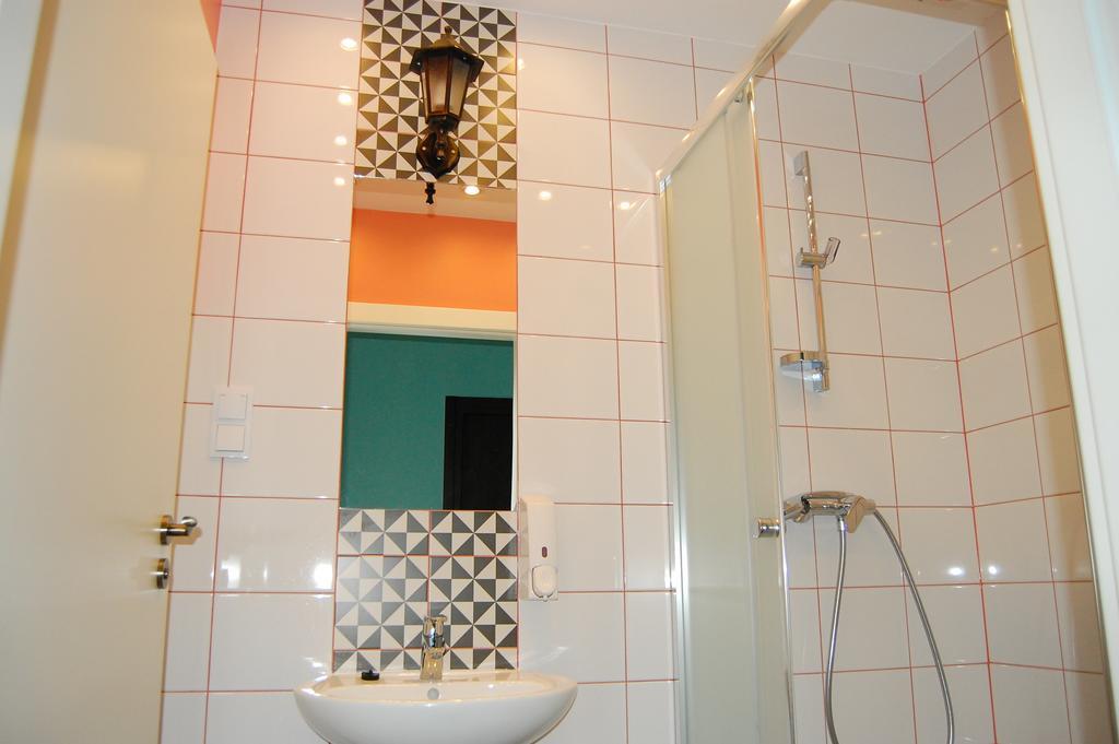 Bed in 8-Bed Dormitory Room with Bathroom
