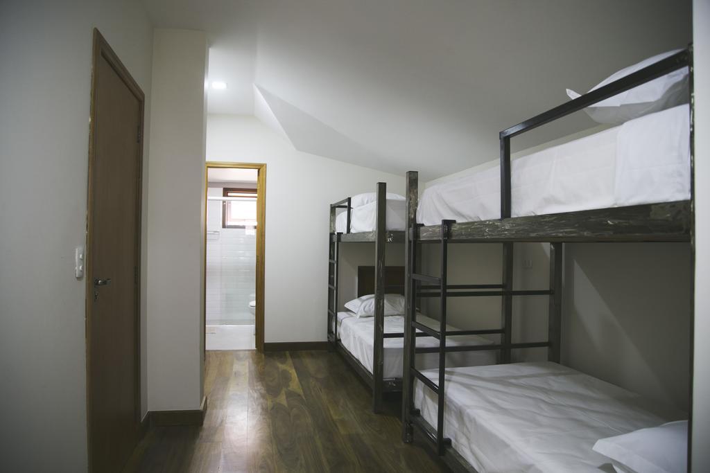 Single Bed in Mixed Dormitory Room