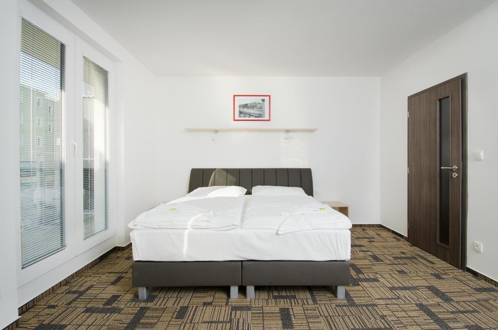 Deluxe Three-Bedroom Apartment with Terrace