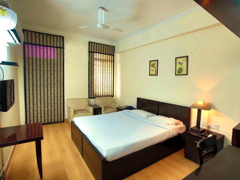 Deluxe Double Room with Breakfast