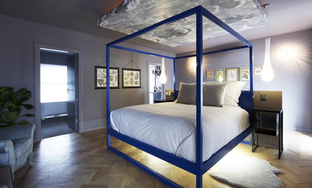 Suite with Mountain View
