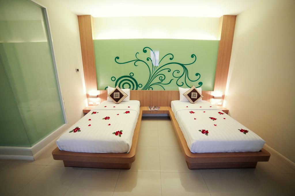 Deluxe Twin Room with Window