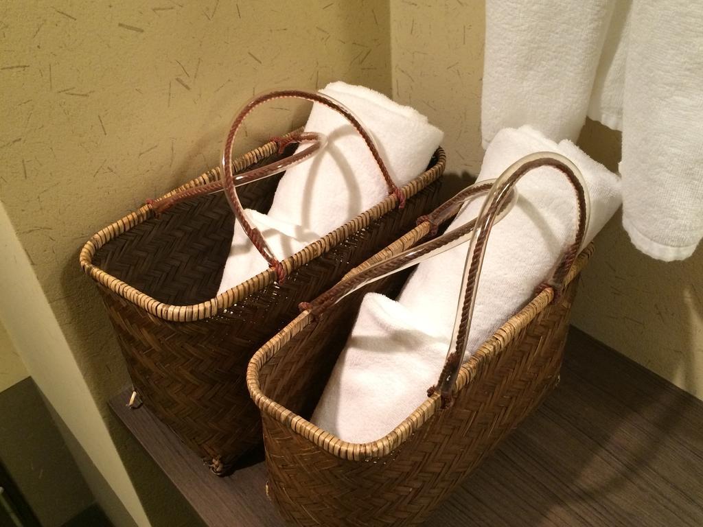 Twin Room - 2 Nights Minimum - No Daily Room Cleaning