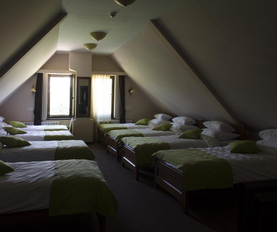 Octuple Room