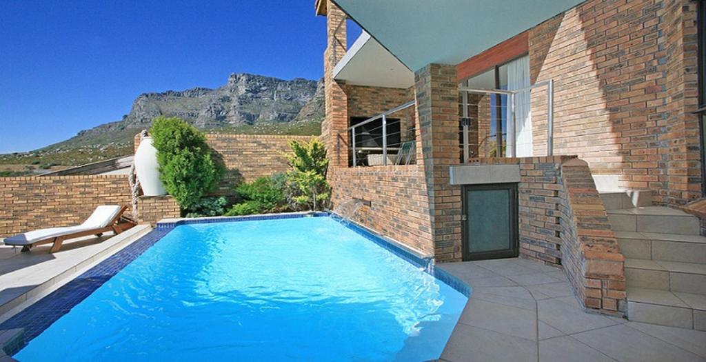 Luxury Apartment with Sea View and Balcony