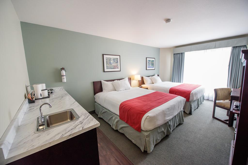 Queen Room with Two Queen Beds with Kitchenette