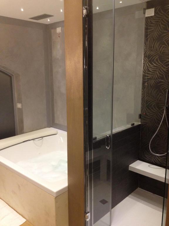 Suite with Spa Bath