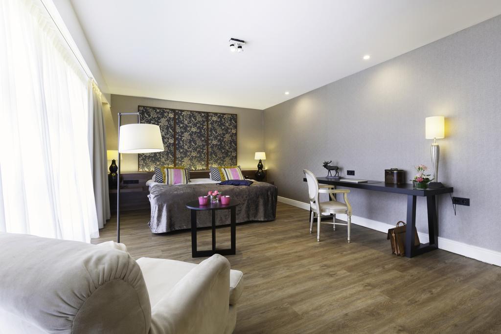 Deluxe King Suite