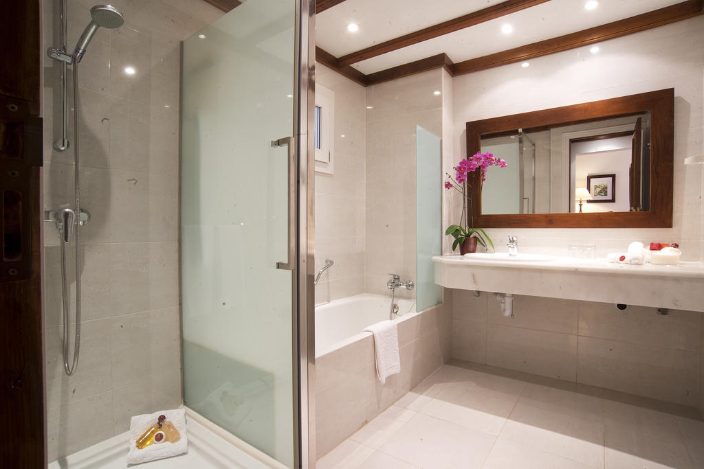 Junior Suite (2 Adults + 1 Child)