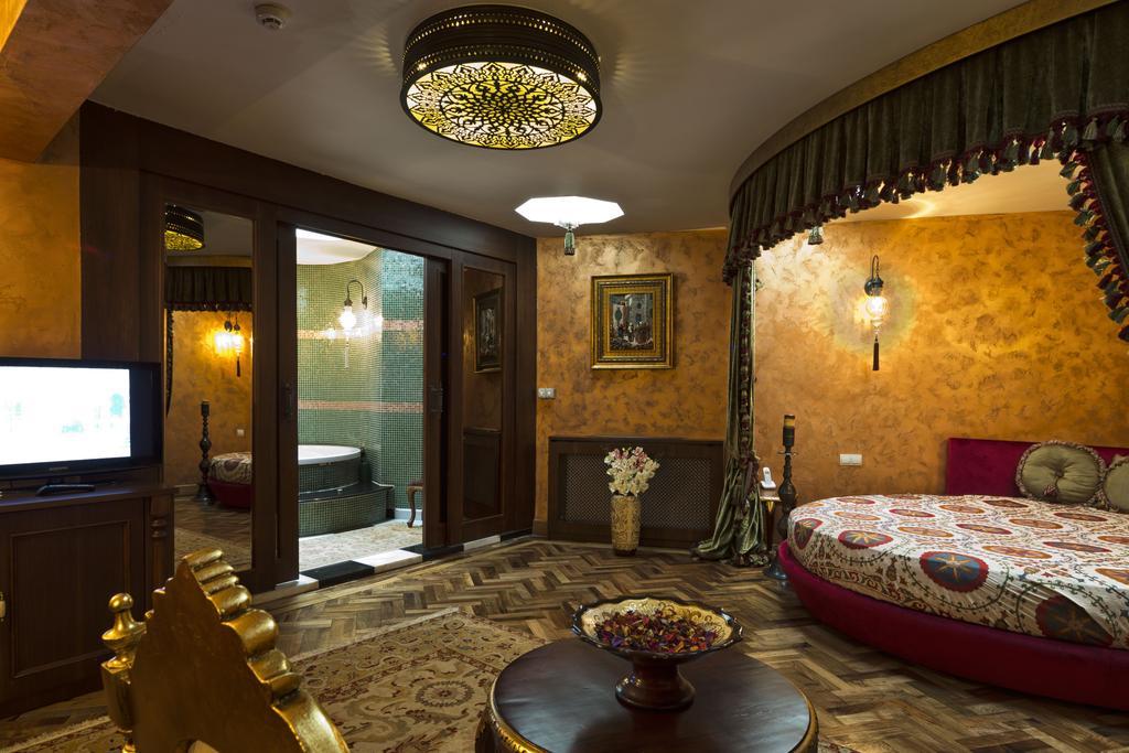 Deluxe Suite with Spa Bath