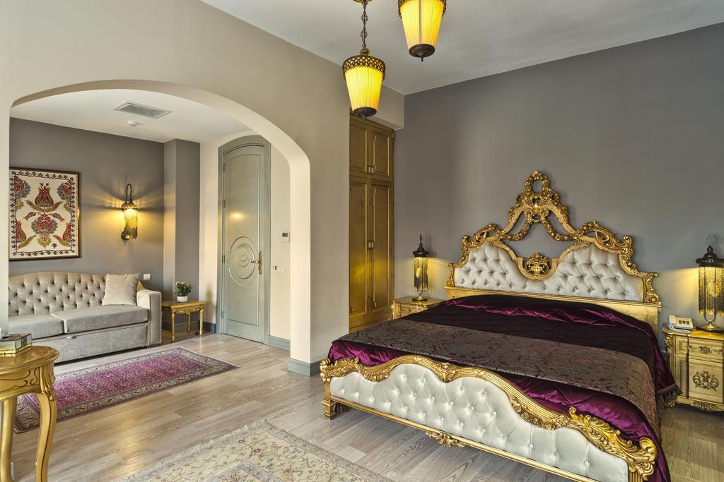 Family Room with Spa Bath