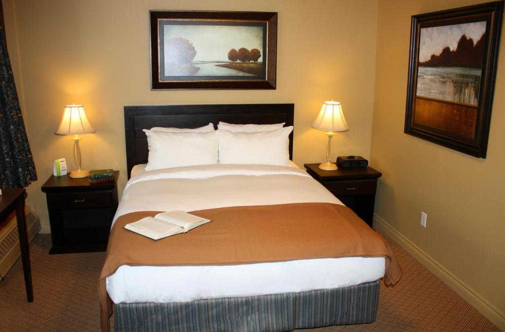 Queen Room with Property View
