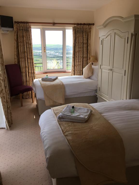 Twin Room with Shared Bathroom
