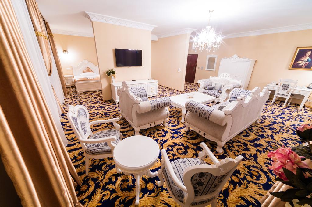 Deluxe Suite