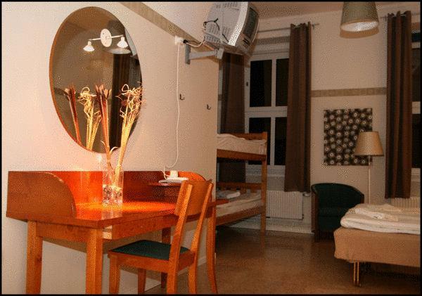 Basic Triple Room with Shared Bathroom