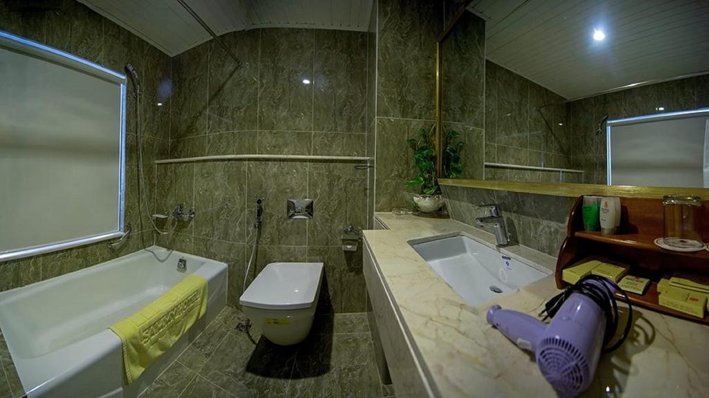 Deluxe Double or Twin Room with City View