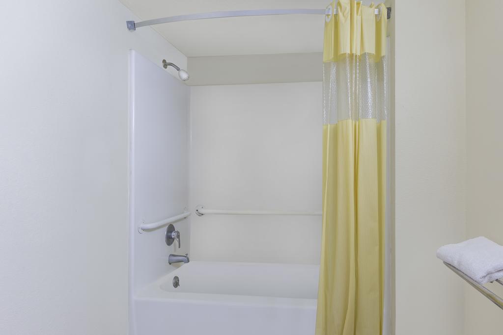 King Room with Mobility Accessible Roll In Shower - Non-Smoking