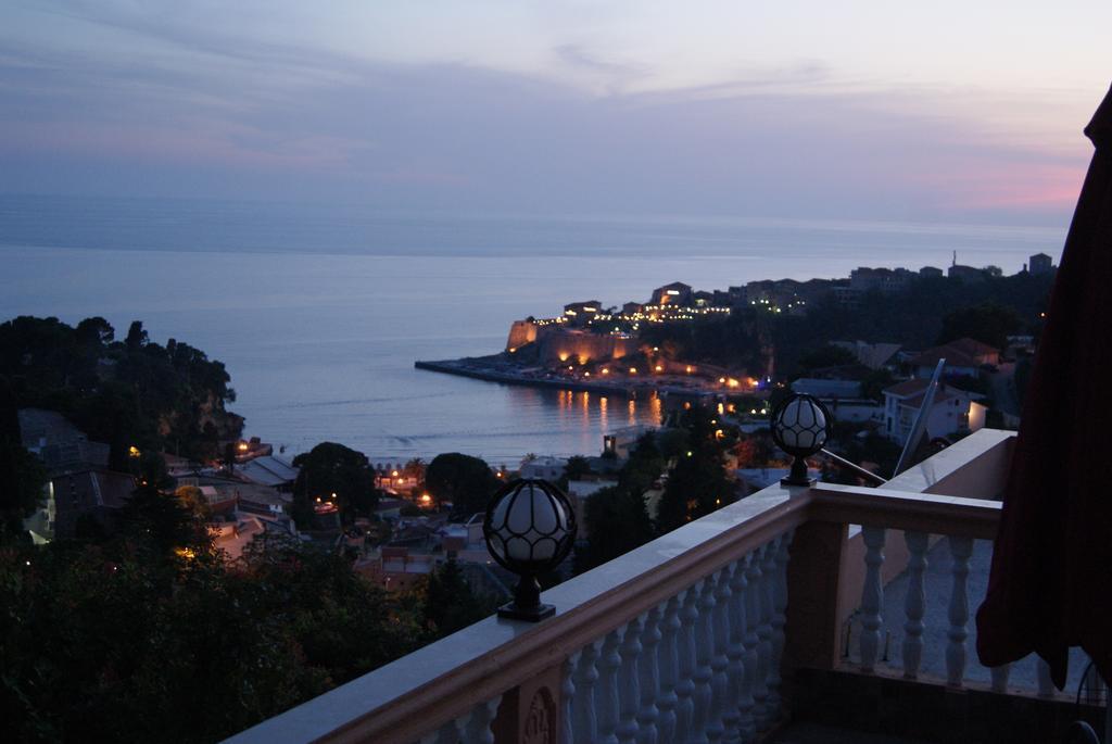 Studio with Balcony and Sea View (4 Adults)
