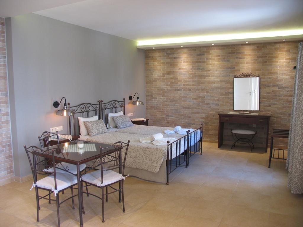 Studio (2 Adults)