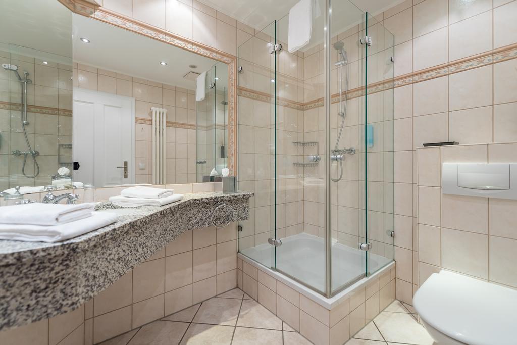 Double Room with Partial Sea View