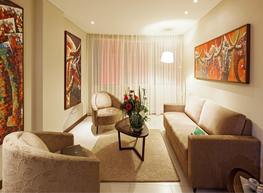 Family Room (2 Adults + 2 Children)