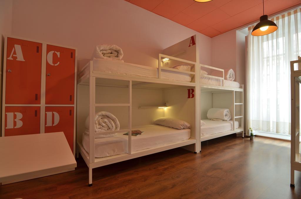 Bed in 6-Bed Mixed Dormitory Room