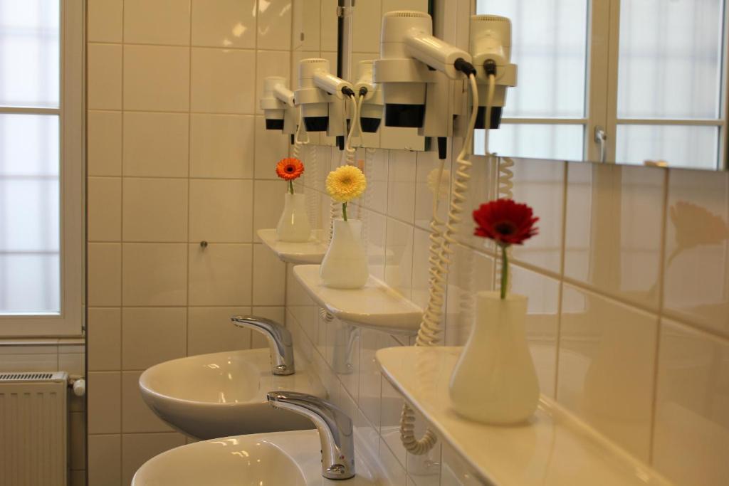 Single Room with Shared Bathroom