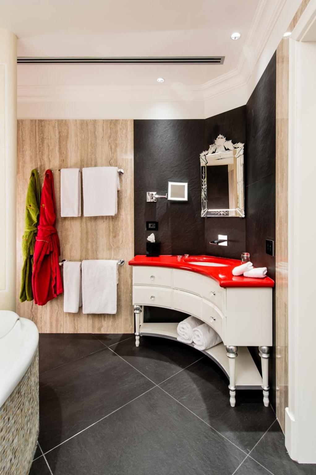King Suite with Spa Bath