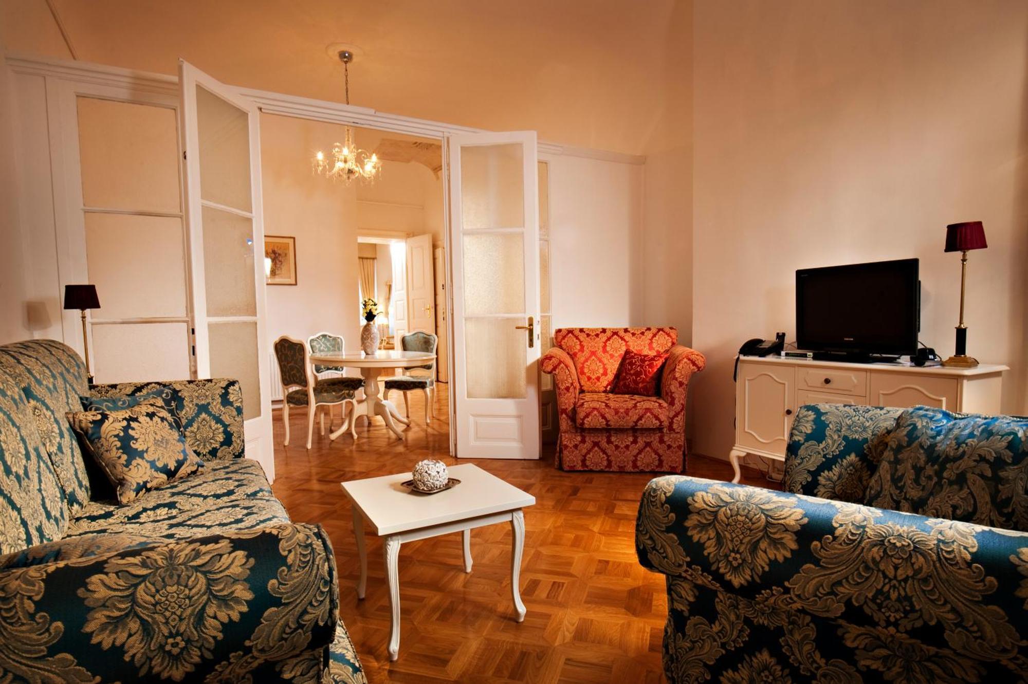 Deluxe Suite (2 Adults)