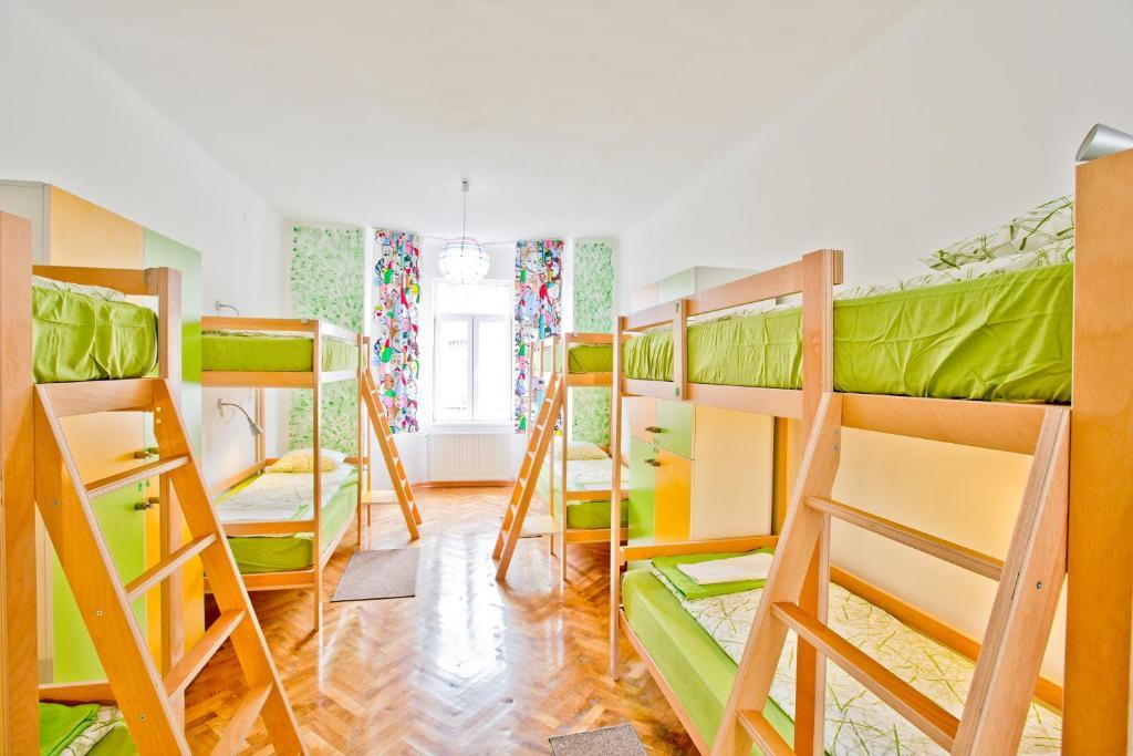Bed in 8-Bed Mixed Dormitory Room