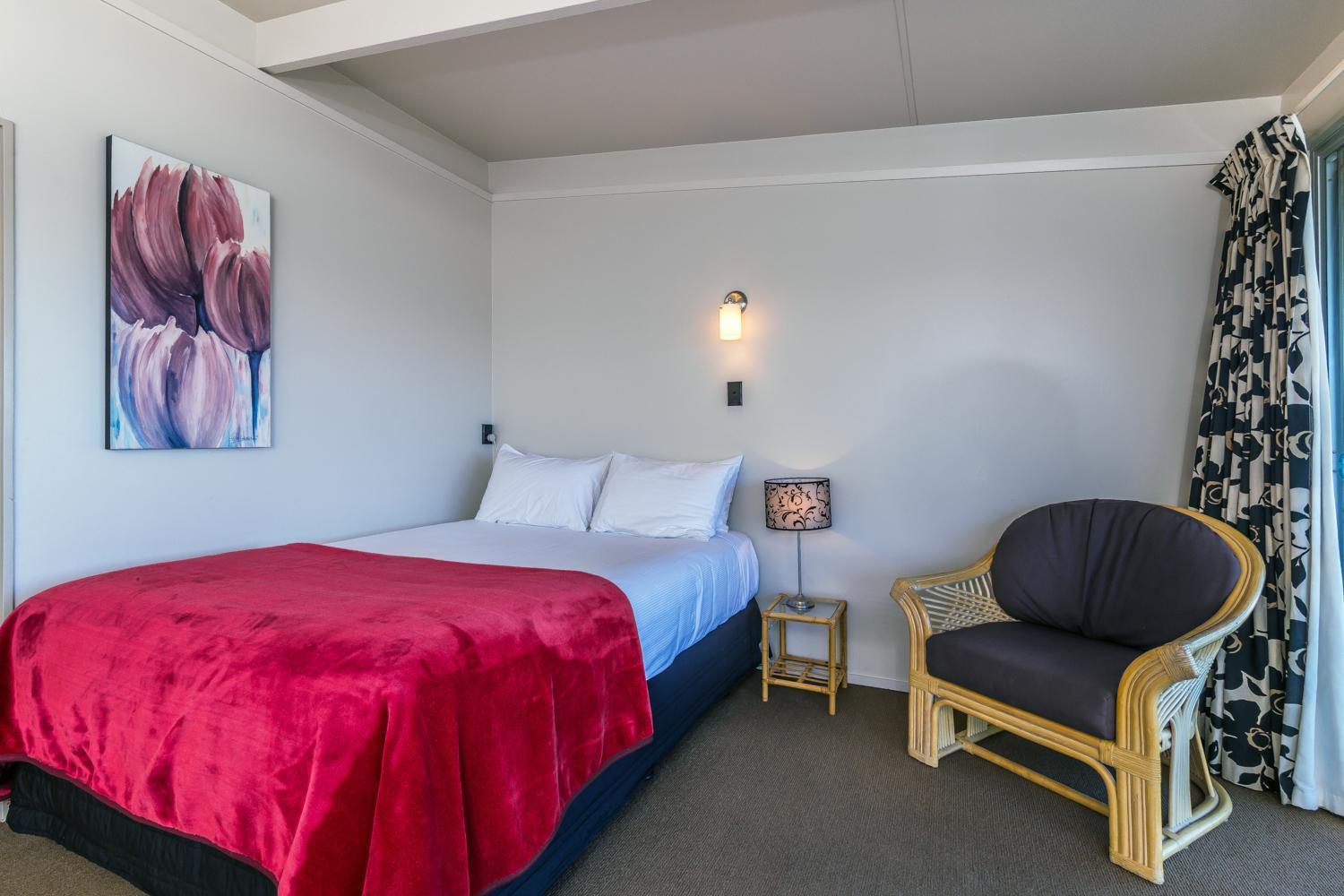 One-Bedroom Suite with Lake View