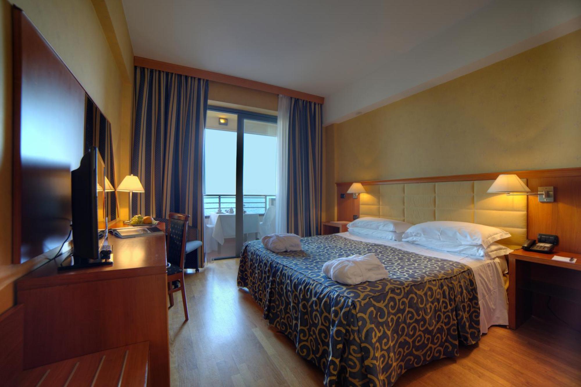 Deluxe Double or Twin Room with Sea View