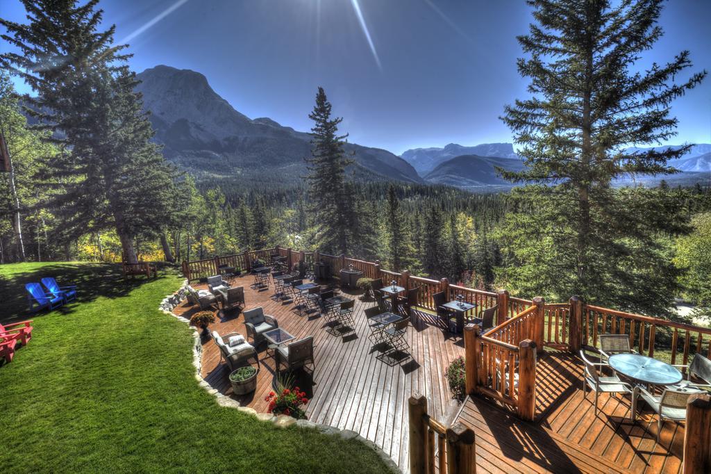 Queen Room with Mountain View