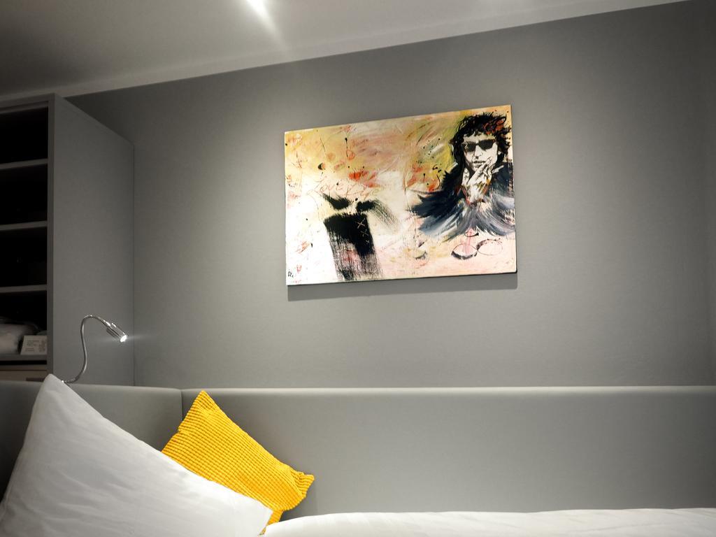Art Single Room
