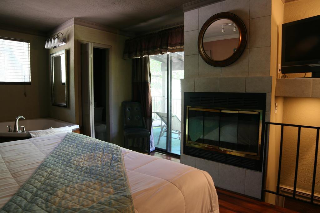 One-Bedroom Bungalow #16
