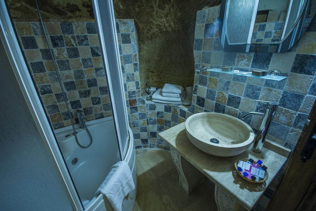 Triple Cave Room
