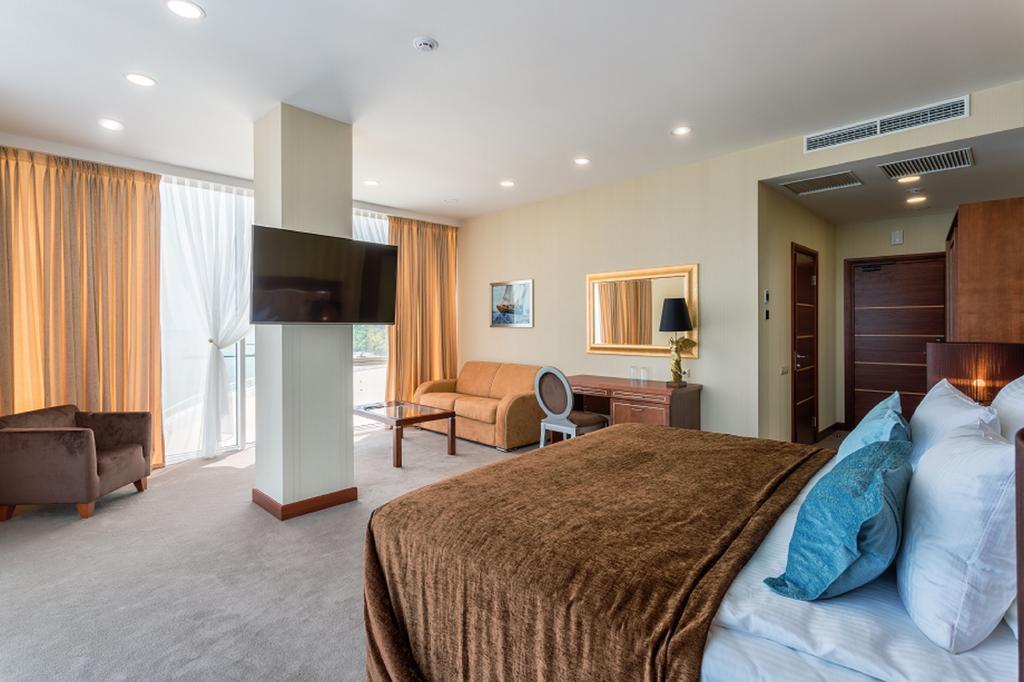 Deluxe Double or Twin Room with Sea View