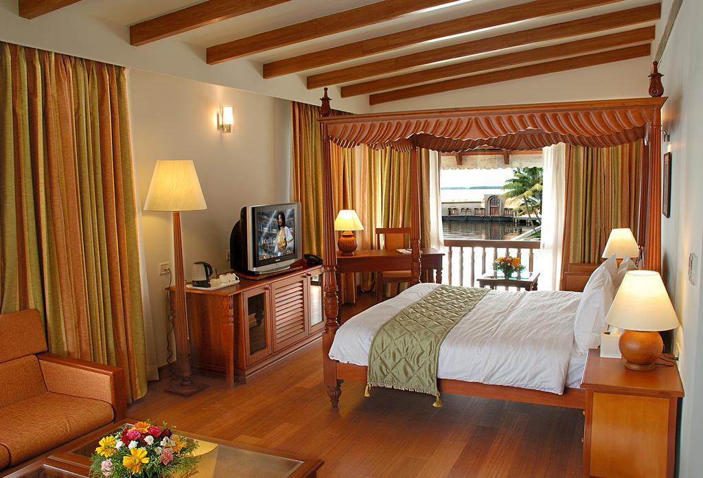Superior Pool Deck Lake Front Room (20% Off on Laundry service and 15% off on session of Spa)