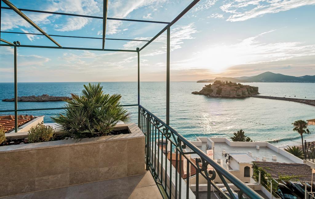 Deluxe Suite with Sea View (2 -3 Adults)