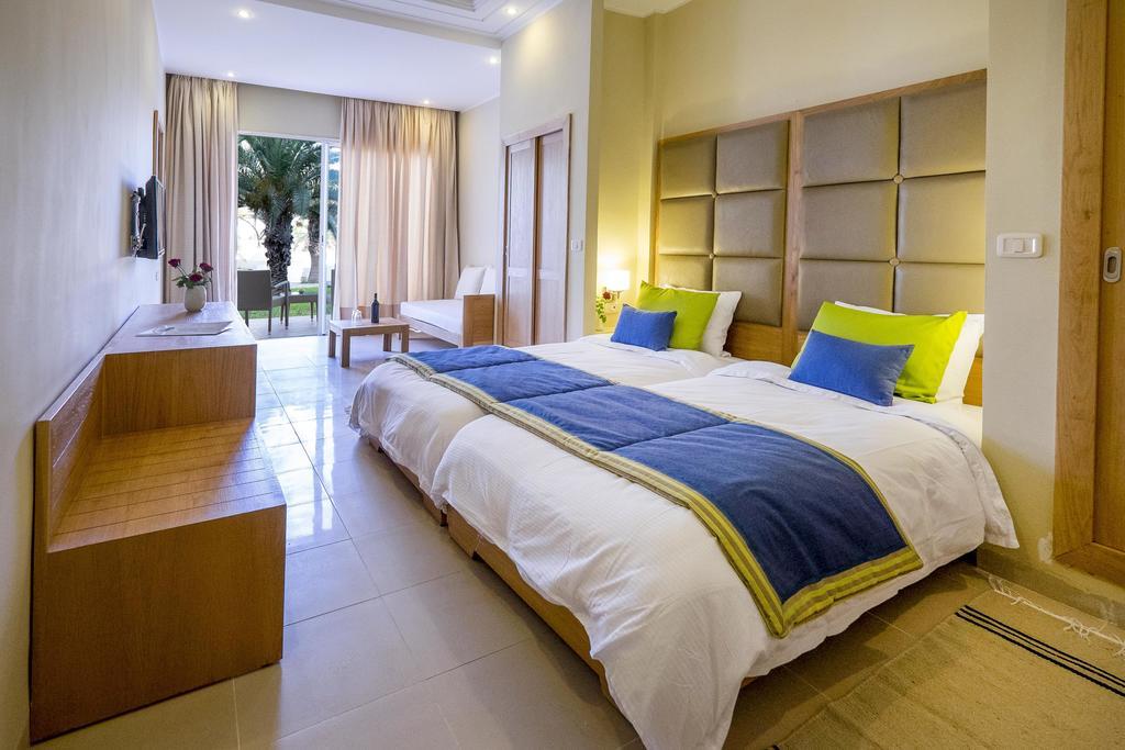 Triple Room with Garden View