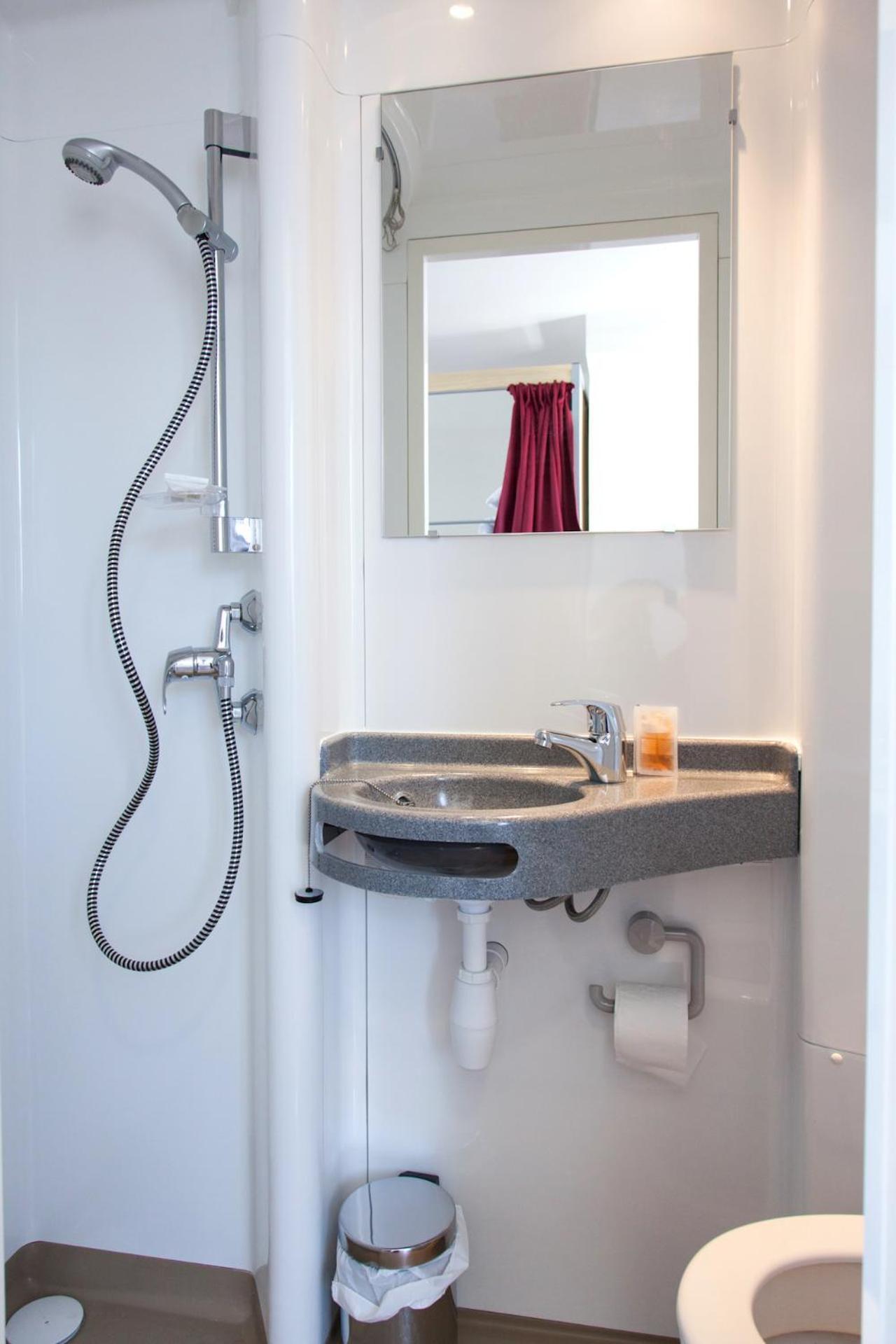 Bed in 4-Bed Dormitory Room with Private Bathroom
