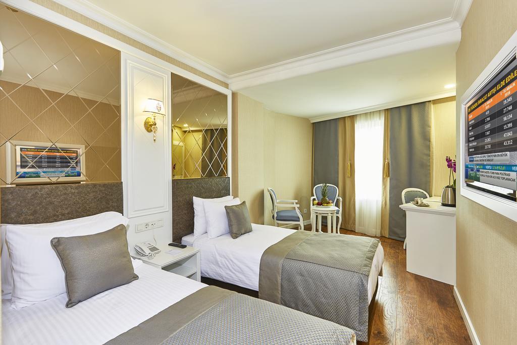 Deluxe Family Suite