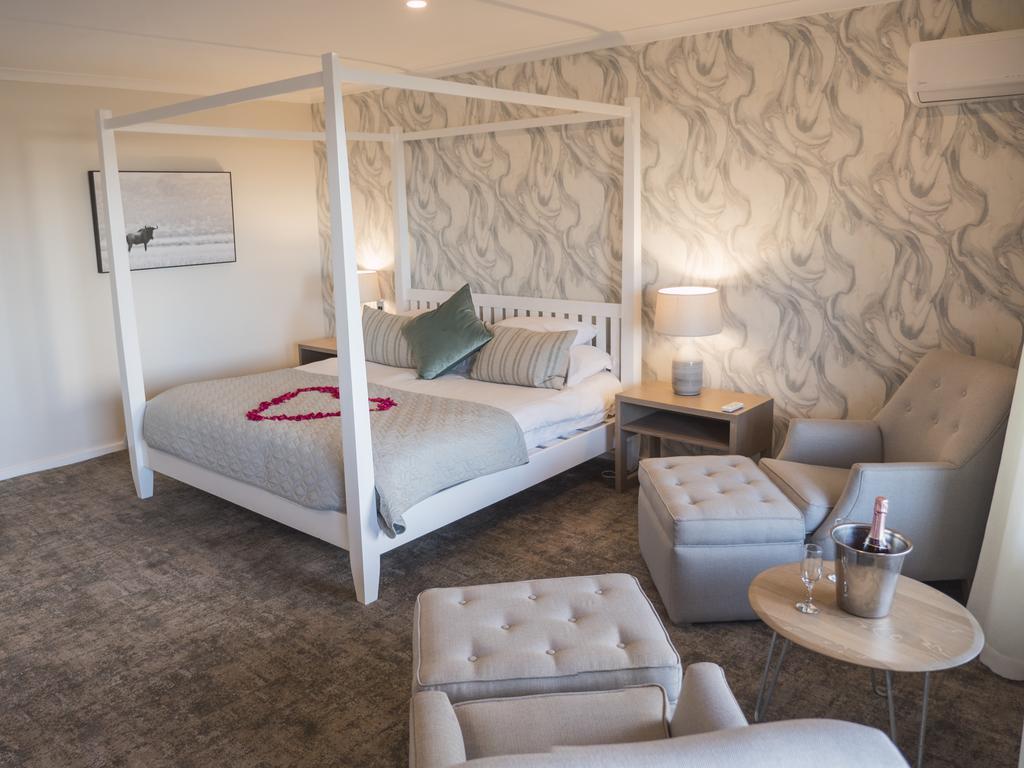Honeymoon Suite